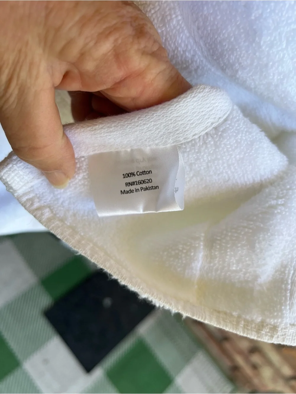 Ultra-Soft White Ribbed Bath Towel byArch/Mantle. New with tags 100% cotton.